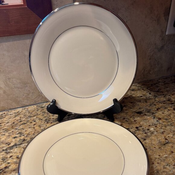 2 Lenox China SOLITAIRE Dinner Plates PLATINUM RIM 10.75" USA - Picture 2 of 4